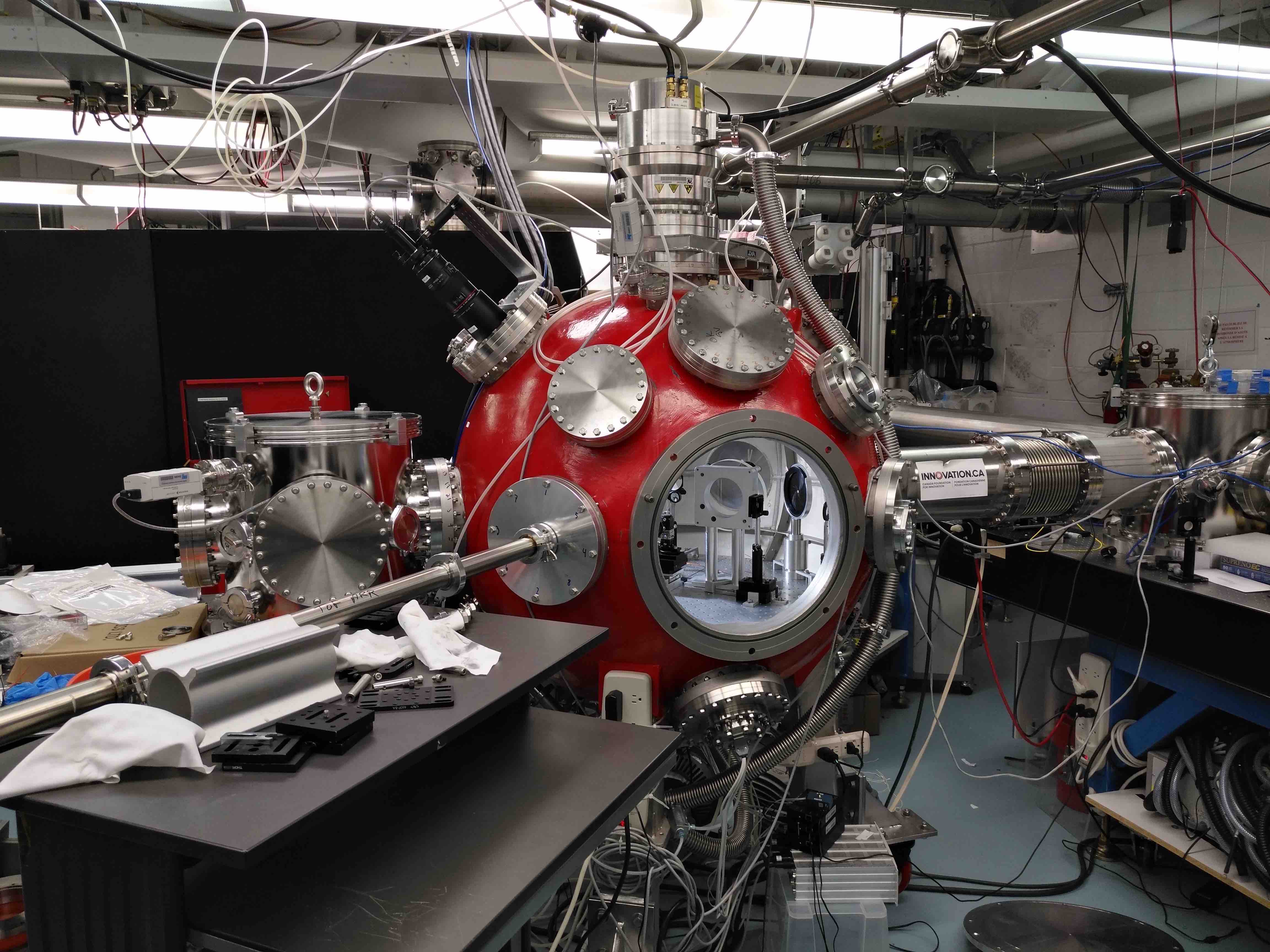 Target chamber devoted to ion acceleration experients
